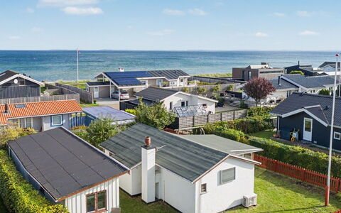 Ginger - 50M from the Sea: Chalet, Lot Terre, Cabane En Rondins, Rive, Réservoir, Cabanon, Batiments Jardin, Du Son, Des Bois