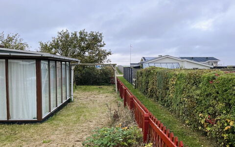 Ginger - 50M from the Sea: Toit, Arbuste, Lot Terre, Domicile, Jardin, Pelouse, Chalet, Arrière-Cour, Cour, Batiments Jardin