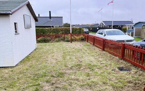 Ginger - 50M from the Sea: Clôture, Lot Terre, Accueil Escrime, Chalet, Palissade, Jardin, Pelouse, Arrière-Cour, Cour, Aménagement Paysager