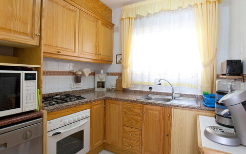 Calpe Calp 971: Cabinetry, Propriété, Pièce, Meubles, Cuisine, Comptoir, Design Intérieur, Bâtiment, Jaune, Principaux Appliance