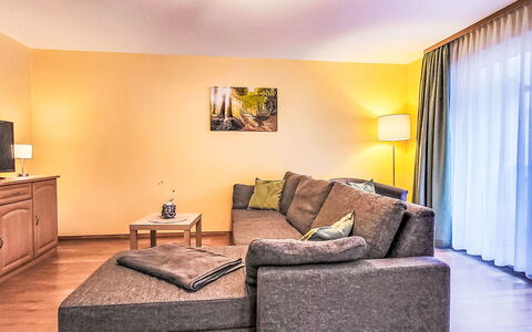 Thale 700: Meubles, Design Intérieur, Canapé, Sol, Sol, Pièce, Salon, Éclairage, Appartement