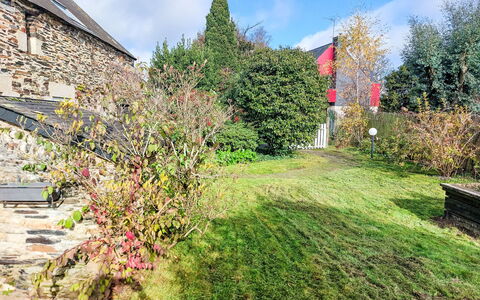 Maison du Paradis: Feuille, Branche, Arbuste, Jardin, Couverture De Sol, Chalet, Printemps, Brindille, Arrière-Cour, Cour