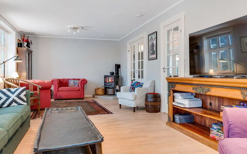 Edla - 5Km from the Sea: Meubles, Design Intérieur, Sol, Canapé, Sol, Bois, Salon, Plafond, Pièce, Parquet