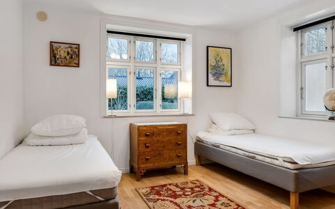 Edla - 5Km from the Sea: Lit, Literie, Meubles, Chambre, Design Intérieur, Sol, Drap De Lit, Sol, Mur, Bois