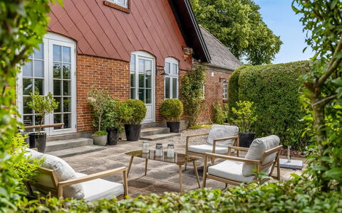Edla - 5Km from the Sea: Arbuste, Jardin, Meubles, Pot De Fleur, Domicile, Chalet, Mobilier De Jardin, Chaise, Brique