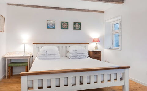 Edla - 5Km from the Sea: Lit, Meubles, Literie, Chambre, Drap De Lit, Design Intérieur, Bois, Sol, Sol, Pièce