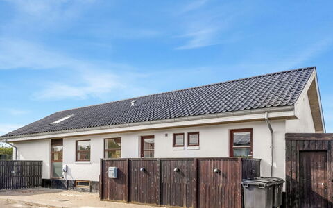 Talida - 500M from the Sea: Ciel, Toit, Chalet, Siding, Allée, Cour, Clôture, Accueil Escrime, Porte