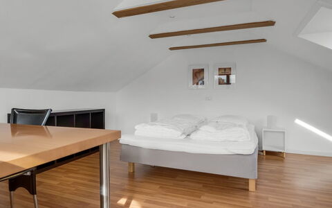 Talida - 500M from the Sea: Meubles, Design Intérieur, Sol, Sol, Bois, Plafond, Lit, Éclairage, Pièce, Chambre