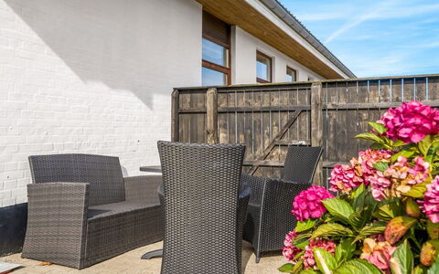 Talida - 500M from the Sea: Meubles, Bois, Design Intérieur, Sol, Sol, Chaise, Pièce, Plafond, Salon, Appartement