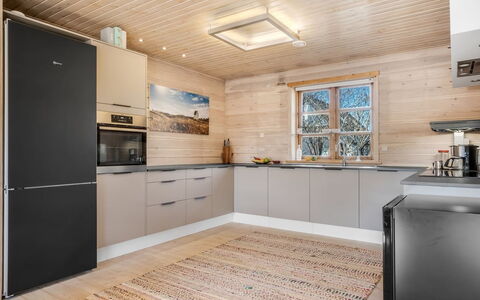 Uolevi - 1.1Km from the Sea: Cuisine, Bois, Sol, Appareil De Cuisine, Principaux Appliance, Comptoir, Plafond, Design Intérieur, Parquet, Sol
