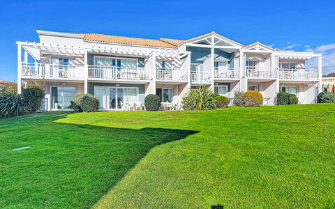 Garden and Sea 2-4 Pers-Vue Mer-Piscines: Zone Résidentielle, Domicile, Biens, Manoir, Pelouse, Jardin, Aménagement Paysager, Villa, Recours, Ombre