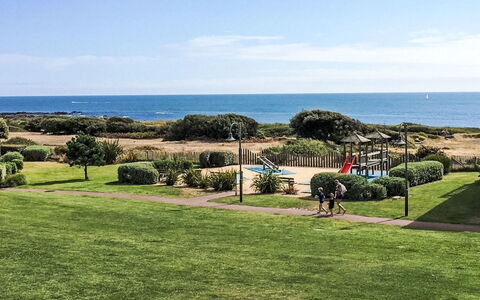 Garden and Sea 2-4 Pers-Vue Mer-Piscines: Herbe, Mer, Côte, Pelouse, Océan, Parc, Aménagement Paysager, Rive, Plage