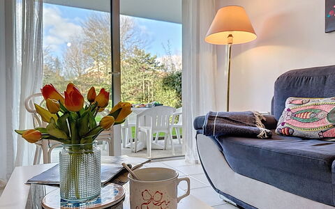 Le Clos de la Corderie: Meubles, Design Intérieur, Textile, Pièce, Sol, Éclairage, Chaise, Domicile, Sol, Table