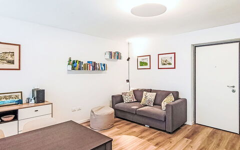 Tra Gli Ulivi: Meubles, Design Intérieur, Sol, Mur, Sol, Pièce, Canapé, Plafond, Bois, Salon