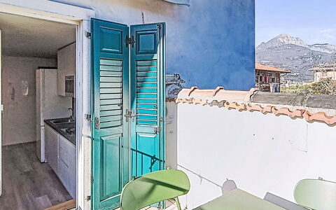 Tra Gli Ulivi: Bleu, Mur, Appartement, Plafond, Chaise, Balcon, Peindre, Daylighting, Tuile