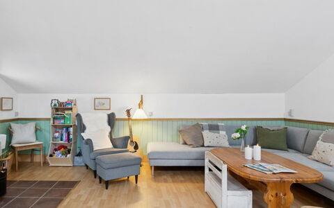 Holmfridur - 1.1Km from the Sea: Meubles, Design Intérieur, Sol, Sol, Bois, Canapé, Plafond, Pièce, Éclairage, Salon