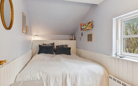 Holmfridur - 1.1Km from the Sea: Chambre, Lit, Mur, Design Intérieur, Bois, Literie, Sol, Sol, Plafond, Drap De Lit