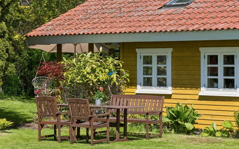 Holmfridur - 1.1Km from the Sea: Meubles, Bois, Design Intérieur, Sol, Sol, Chaise, Pièce, Plafond, Salon, Appartement