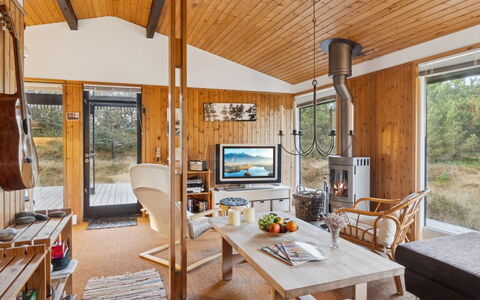 Sarita - 200M from the Sea: Bois, Plafond, Design Intérieur, Pièce, Chalet, Tache De Bois, Dur, Cabane En Rondins, Chaise, Salon