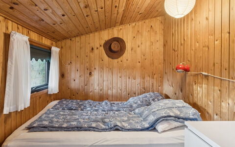 Sarita - 200M from the Sea: Bois, Design Intérieur, Chambre, Plafond, Sol, Sol, Tache De Bois, Meubles, Dur, Lit