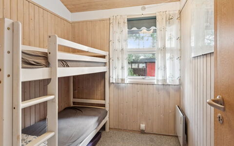Sarita - 200M from the Sea: Mur, Bois, Sol, Sol, Design Intérieur, Chambre, Plafond, Lit Superposé, Lit, Domicile