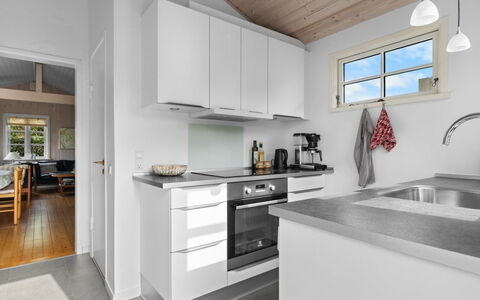 Lenya - 60M from the Sea: Cuisine, Principaux Appliance, Appareil De Cuisine, Comptoir, Sol, Bois, Design Intérieur, Plafond, Électroménager, Sol