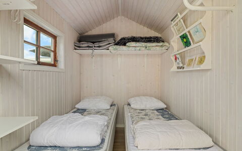 Lenya - 60M from the Sea: Bois, Sol, Design Intérieur, Sol, Chambre, Plafond, Lit, Pièce, Tache De Bois, Dur