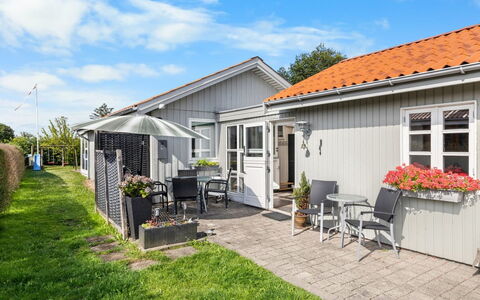 Edeltraud - 100M from the Sea: Maison, Domicile, Zone Résidentielle, Toit, Siding, Chalet, Porte, Biens, Couverture De Sol, Jardin