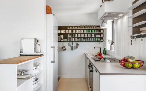 Sointu - 300M from the Sea: Cuisine, Appareil De Cuisine, Comptoir, Principaux Appliance, Design Intérieur, Cabinetry, Meubles, Électroménager, Sol, Pièce