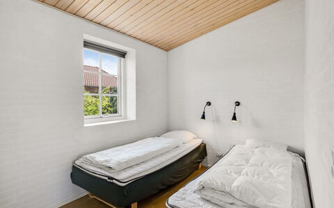 Sod - 3.2Km from the Sea: Mur, Bois, Plafond, Sol, Sol, Chambre, Lit, Cadre De Lit, Literie, Drap De Lit