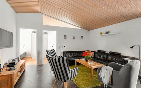 Sod - 3.2Km from the Sea: Meubles, Bois, Design Intérieur, Sol, Sol, Chaise, Pièce, Plafond, Salon, Appartement