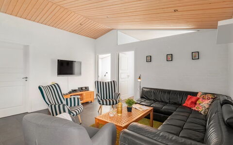 Sod - 3.2Km from the Sea: Meubles, Bois, Design Intérieur, Sol, Sol, Chaise, Pièce, Plafond, Salon, Appartement