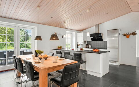 Sod - 3.2Km from the Sea: Meubles, Bois, Design Intérieur, Sol, Sol, Chaise, Pièce, Plafond, Salon, Appartement