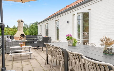 Marjatta - 3.2Km from the Sea: Meubles, Bois, Design Intérieur, Sol, Sol, Chaise, Pièce, Plafond, Salon, Appartement