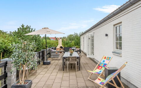 Marjatta - 3.2Km from the Sea: Meubles, Bois, Design Intérieur, Sol, Sol, Chaise, Pièce, Plafond, Salon, Appartement