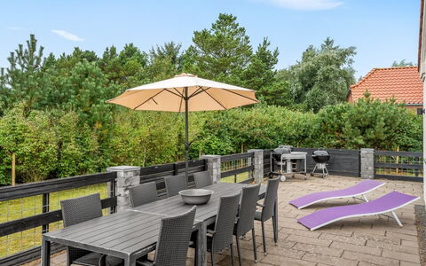 Marjatta - 3.2Km from the Sea: Meubles, Bois, Design Intérieur, Sol, Sol, Chaise, Pièce, Plafond, Salon, Appartement