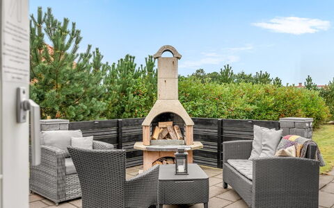 Marjatta - 3.2Km from the Sea: Meubles, Bois, Design Intérieur, Sol, Sol, Chaise, Pièce, Plafond, Salon, Appartement