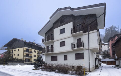 Cacciatori: Architecture, Maison, Zone Résidentielle, Domicile, Appartement, Familiale, Gelé, Balcon, L'Hiver