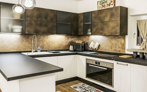 Il Tiglioré: Cuisine, Appareil De Cuisine, Bois, Comptoir, Sol, Meubles, Design Intérieur, Cabinetry, Domicile, Électroménager