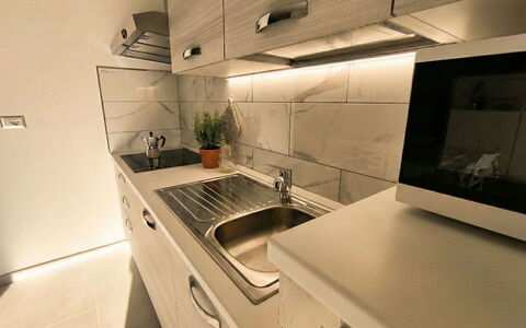 Posada 10: Comptoir, Cuisine, Appareil De Cuisine, Sol, Bois, Cabinetry, Design Intérieur, Principaux Appliance, Électroménager, Sol