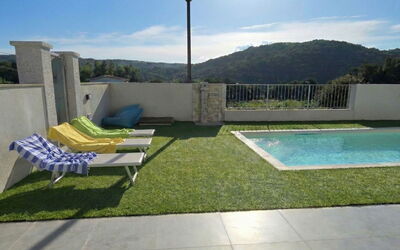 Posada 10: Piscine, Composite, Mobilier De Jardin, Ombre, Jardin, Aménagement Paysager, Recours, Arrière-Cour, Pelouse, Chaise
