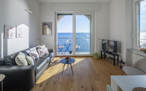 La Casa di Martina, Amazing Seaview: Mer, Sol, Sol, Océan, Parquet, Balcon, Côte, Dur, Tache De Bois, Chaise