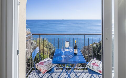 La Casa di Martina, Amazing Seaview: Bleu, Mer, Meubles, Cotiers Et Relief Océaniques, Balcon, Côte, Océan, Mobilier De Jardin, Chaise, Plage