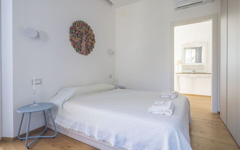 La Casa di Martina, Amazing Seaview: Design Intérieur, Mur, Chambre, Sol, Lit, Bois, Sol, Meubles, Plafond, Drap De Lit