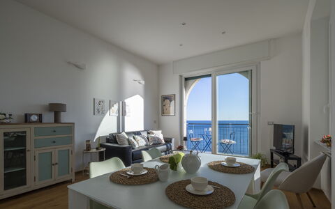 La Casa di Martina, Amazing Seaview: Meubles, Sol, Sol, Mer, Design Intérieur, Appartement, Chaise, Océan, Pièce, Côte