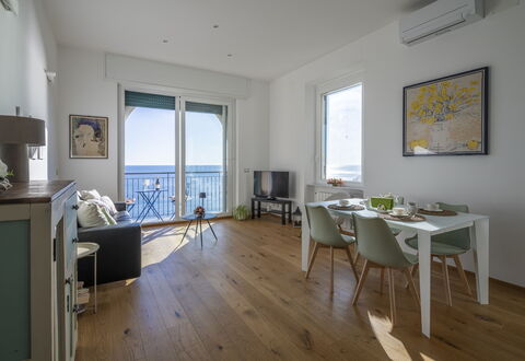 La Casa di Martina, Orizzonte Mare: Meubles, Sol, Sol, Bois, Design Intérieur, Table, Chaise, Table Cuisine Et Salle A Manger, Mer, Parquet