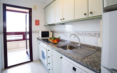 Topacio i: Propriété, Pièce, Comptoir, Cuisine, Meubles, Cabinetry, Bâtiment, Maison, Design Intérieur, Immobilier