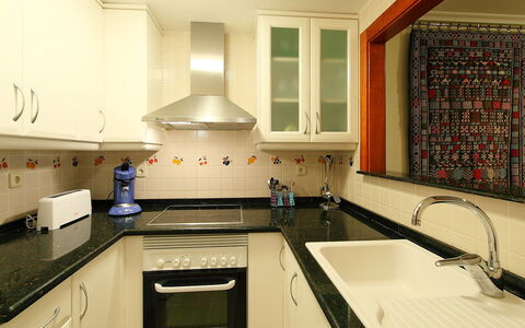 Sotavento: Comptoir, Pièce, Propriété, Cuisine, Design Intérieur, Meubles, Cabinetry, Évier, Bâtiment, Maison