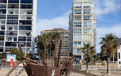 La Joya: Zone Métropolitaine, Condominium, Zone Urbaine, Zone Résidentielle, Usage Mixte, Bâtiment, Ville, Propriété, Architecture, Quartier