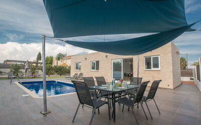 3-Schlafzimmer-Villa in Protaras Zentrum mit Pool